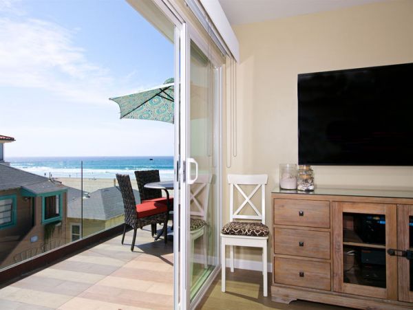4 Bedroom Vacation Home in Mission Beach Steps from Beach
