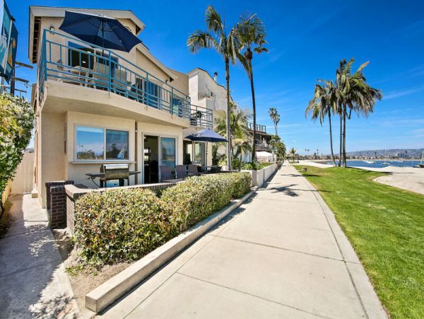 Bayfront Beach Rental with 3 Bedrooms
