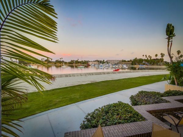 Bayfront Beach Rental with 3 Bedrooms