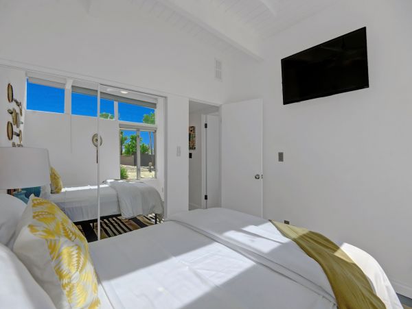 Palm Springs Home 991764