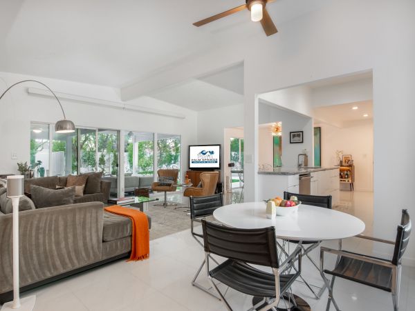 Palm Springs Home 991767