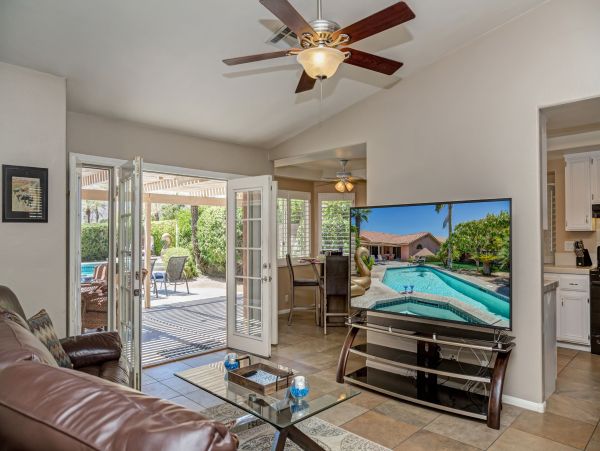 Palm Springs Home 991772