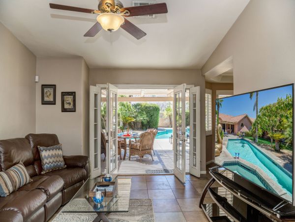 Palm Springs Home 991772