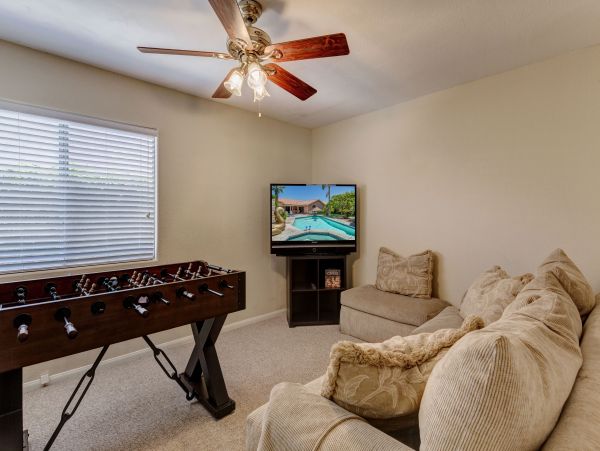 Palm Springs Home 991772