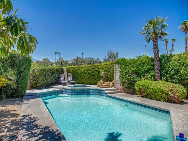 Palm Springs Home 991772