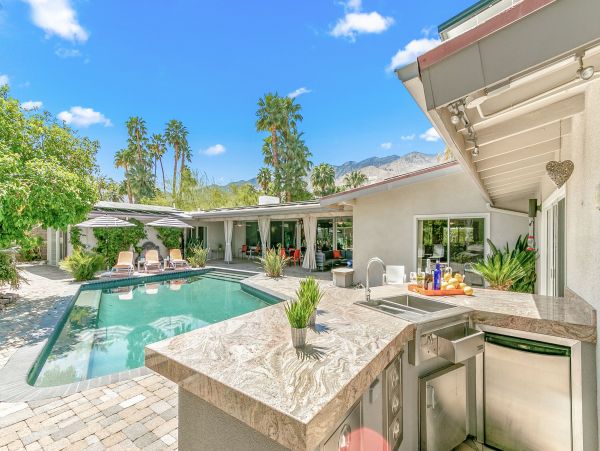Palm Springs Home 991777