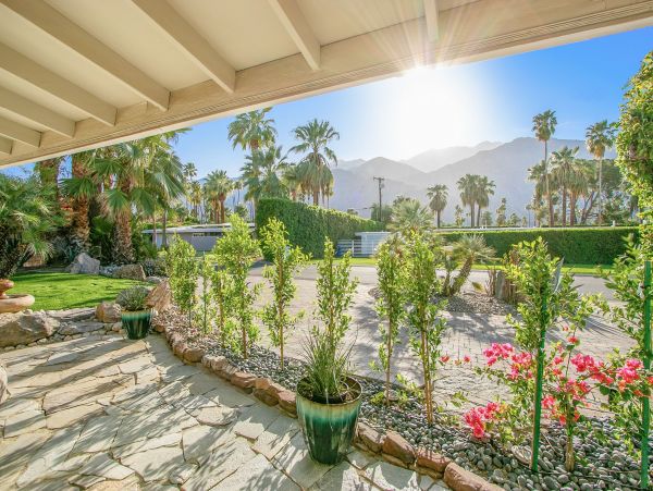 Palm Springs Home 991777