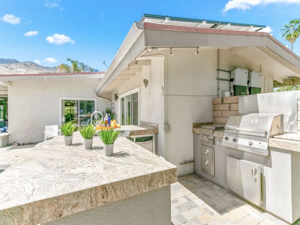 Palm Springs Home 991777