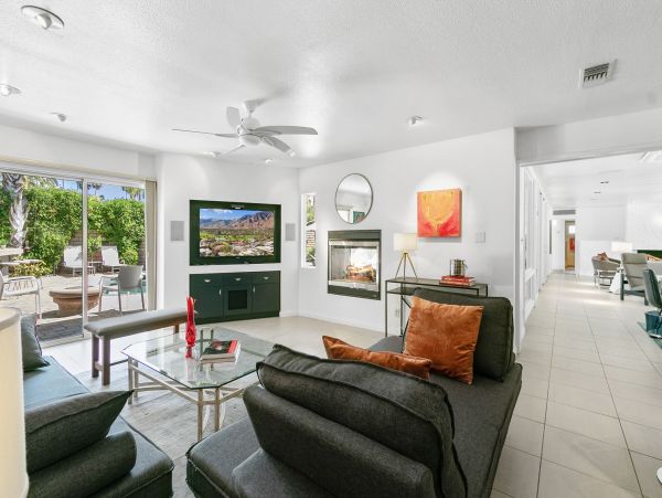 Palm Springs Home 991777