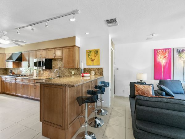 Palm Springs Home 991777