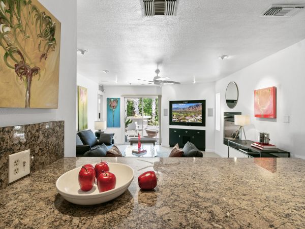 Palm Springs Home 991777