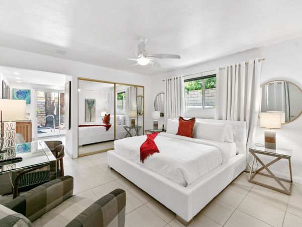 Palm Springs Home 991777