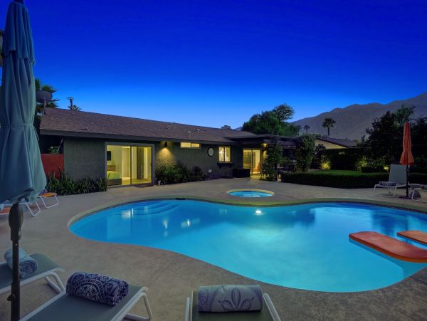 Palm Springs Home 991782