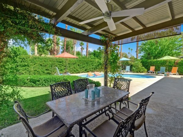 Palm Springs Home 991782