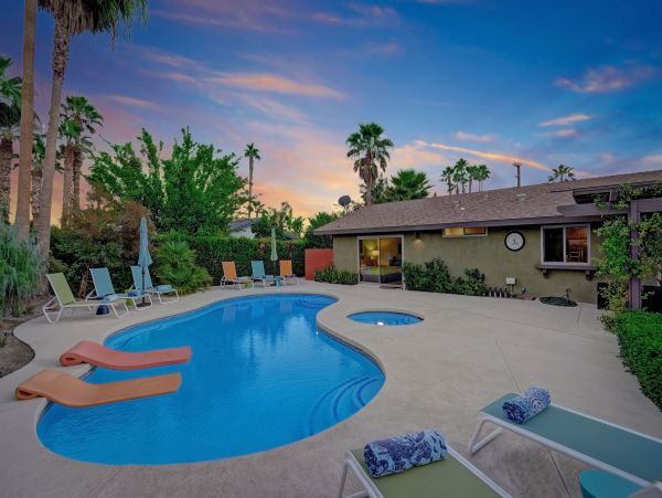 Palm Springs Home 991782