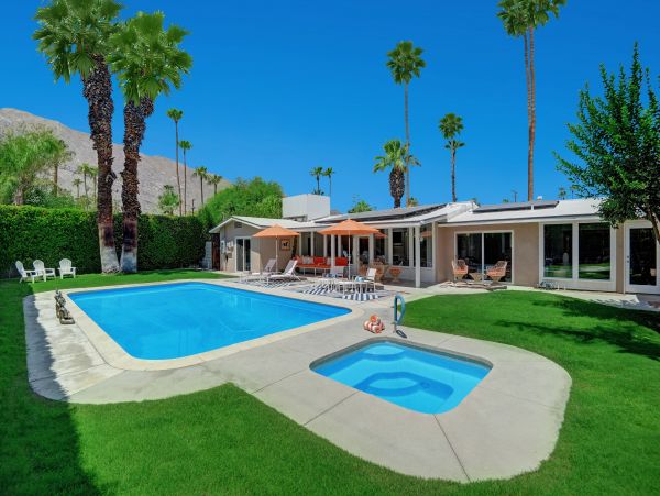 Charming 2 Bedroom Home in Palm Springs with Pool
