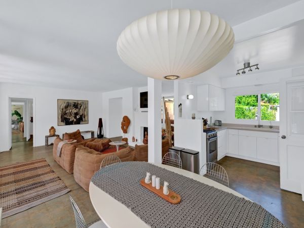 Charming 2 Bedroom Home in Palm Springs with Pool
