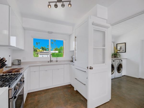 Charming 2 Bedroom Home in Palm Springs with Pool