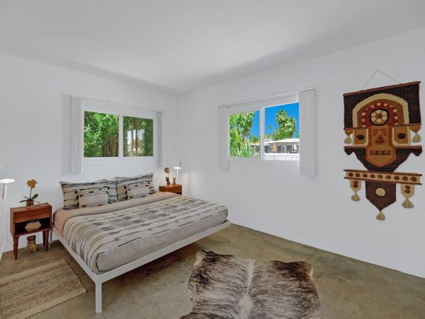 Charming 2 Bedroom Home in Palm Springs with Pool