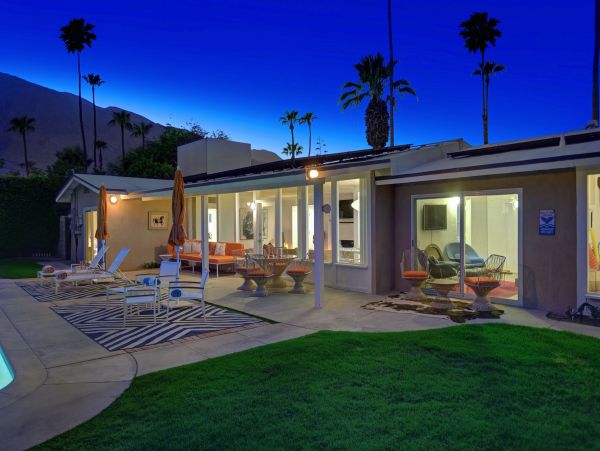 Charming 2 Bedroom Home in Palm Springs with Pool
