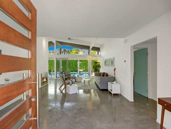 Palm Springs Home 991790