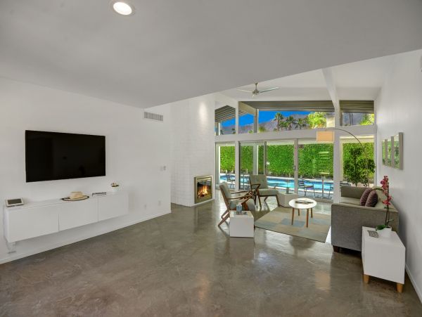Palm Springs Home 991790