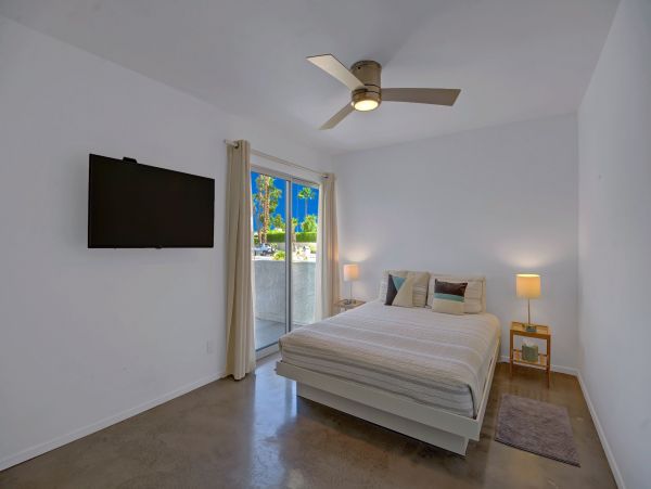 Palm Springs Home 991790