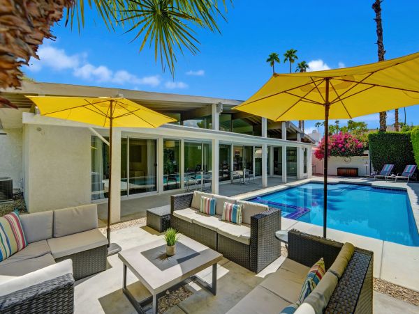 Palm Springs Home 991790