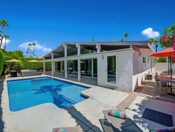 Palm Springs Home 991790