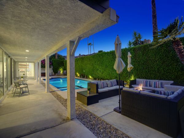 Palm Springs Home 991790