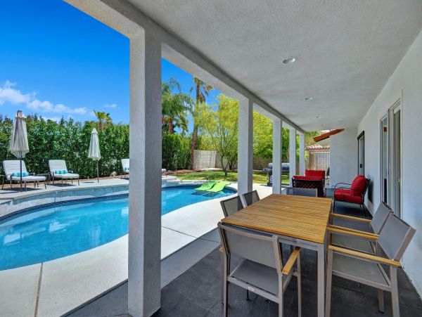 Palm Springs Home 991794