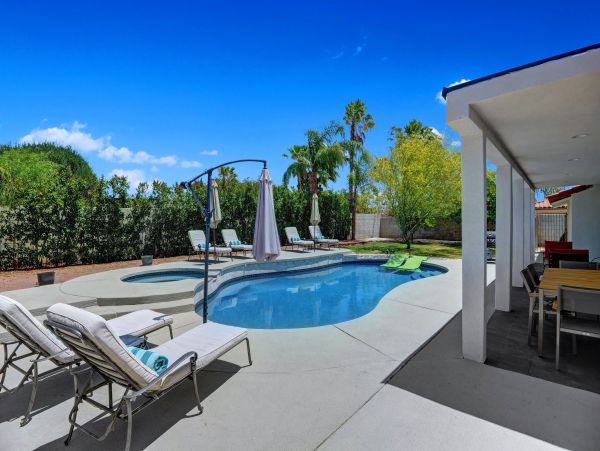 Palm Springs Home 991794