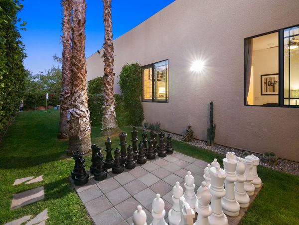 Golf Course View Six Bedroom Vacation Home in Palm Springs