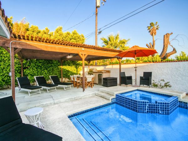Six Bedroom Palm Springs Pool Vacation Home Sleeps 12