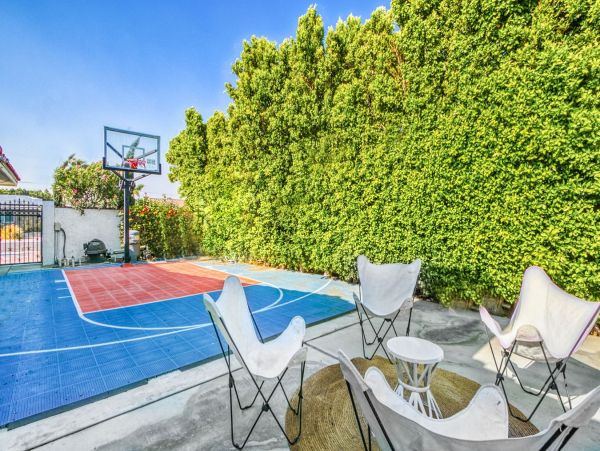 Six Bedroom Palm Springs Pool Vacation Home Sleeps 12