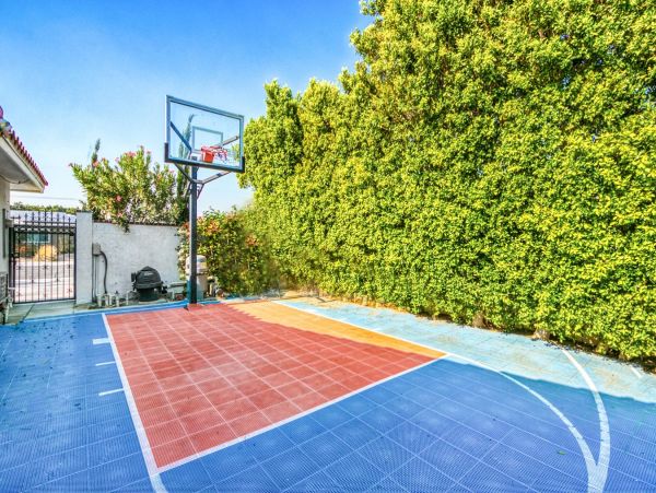 Six Bedroom Palm Springs Pool Vacation Home Sleeps 12