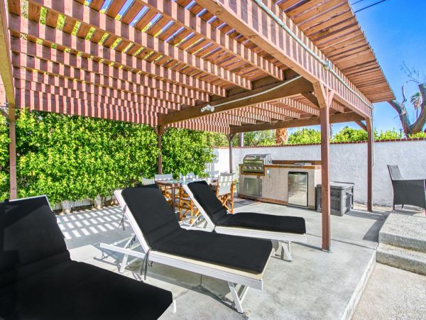 Six Bedroom Palm Springs Pool Vacation Home Sleeps 12