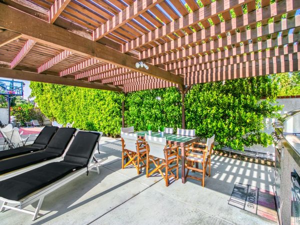 Six Bedroom Palm Springs Pool Vacation Home Sleeps 12