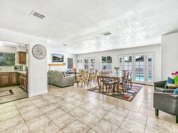 Six Bedroom Palm Springs Pool Vacation Home Sleeps 12