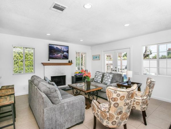 Six Bedroom Palm Springs Pool Vacation Home Sleeps 12