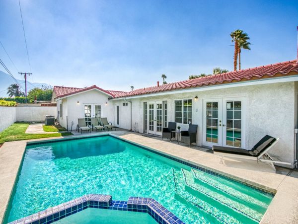 Six Bedroom Palm Springs Pool Vacation Home Sleeps 12