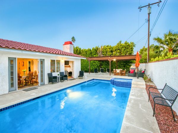 Six Bedroom Palm Springs Pool Vacation Home Sleeps 12