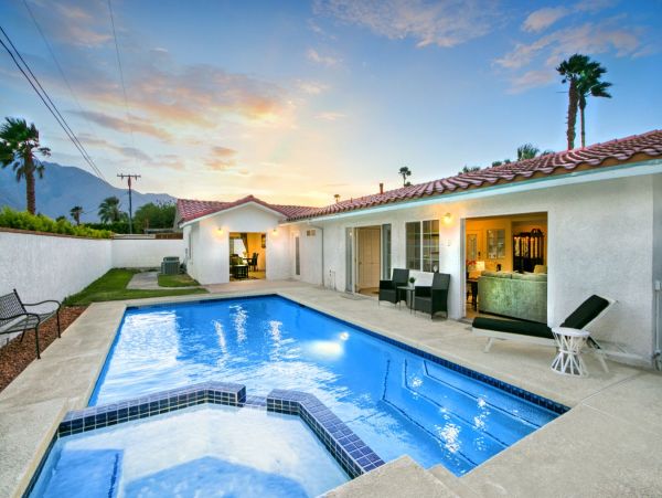 Six Bedroom Palm Springs Pool Vacation Home Sleeps 12