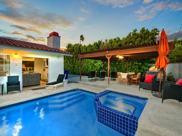 Six Bedroom Palm Springs Pool Vacation Home Sleeps 12