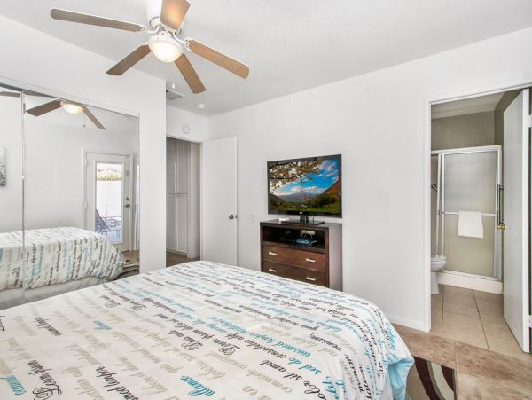 Six Bedroom Palm Springs Pool Vacation Home Sleeps 12