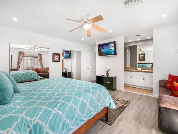 Six Bedroom Palm Springs Pool Vacation Home Sleeps 12