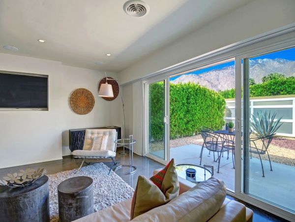 Palm Springs Home 991826