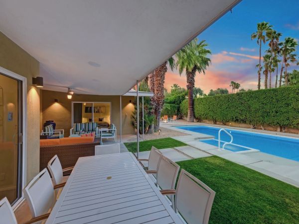 Palm Springs Home 991826