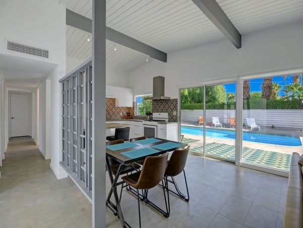Palm Springs Home 991828