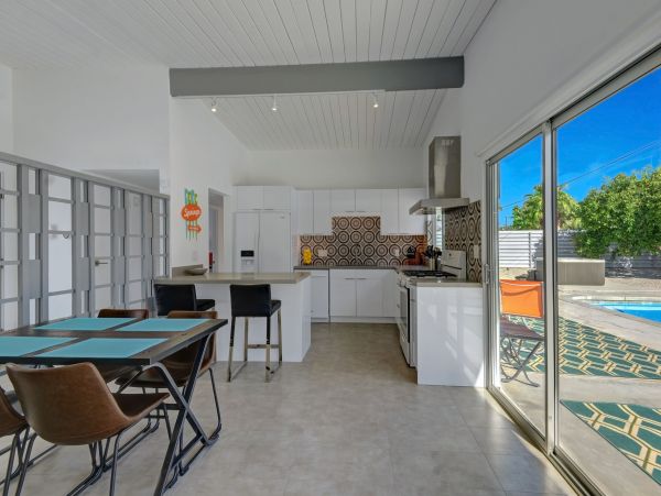 Palm Springs Home 991828